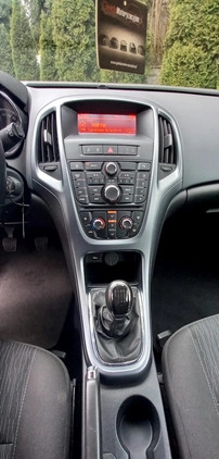 Opel Astra cena 31900 przebieg: 95000, rok produkcji 2013 z Strzegom małe 704